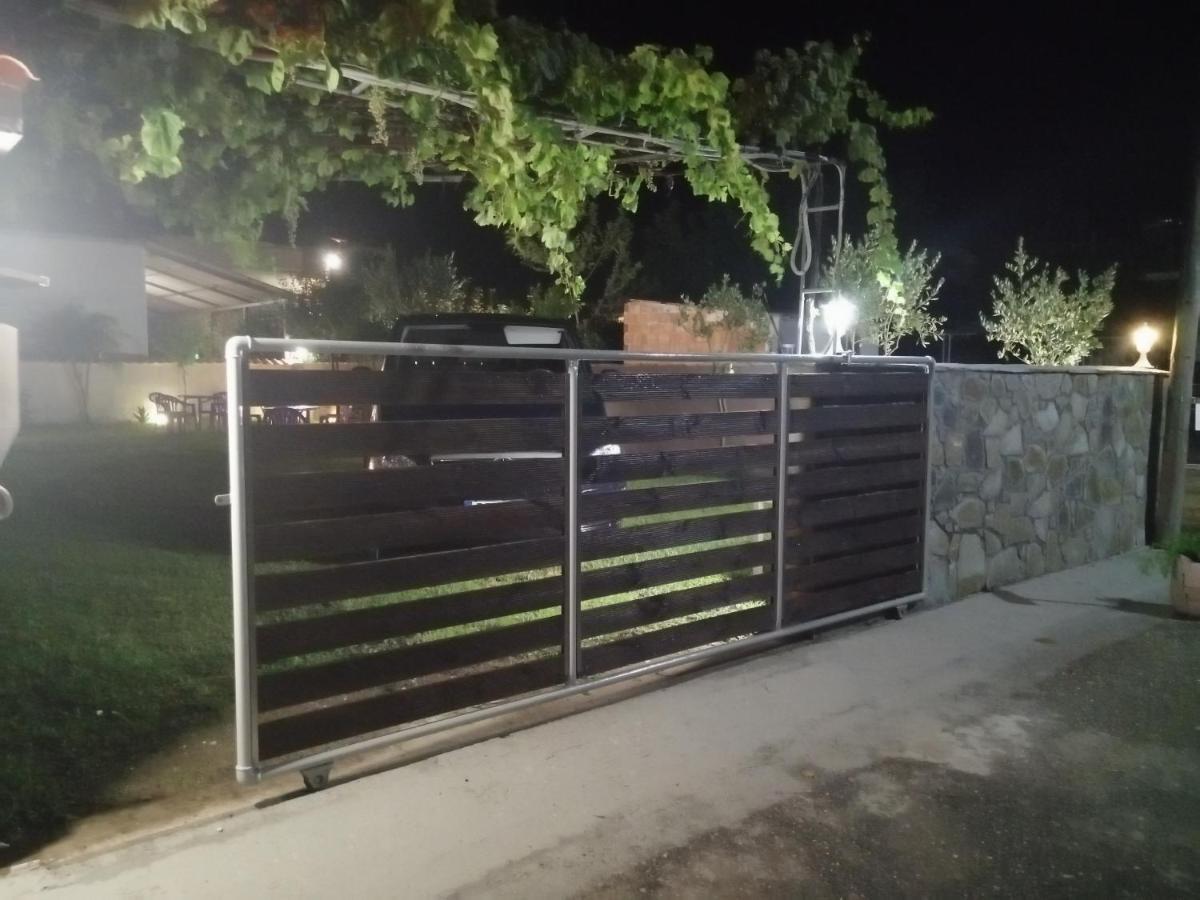Ο Ακλόνητος Apart otel Néa Meságkala Dış mekan fotoğraf